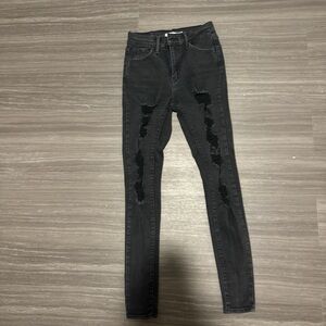 Levis Black ripped skinny jeans #rippedjeans #blackskinnyjeans #blackjeans #levi